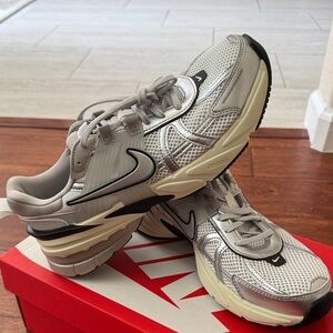 Nike Metallic and Black Running Shoes